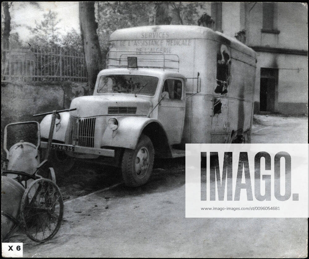 WAR IN ALGERIA Truck of the Medical Assistance Services of Algeria Plastic Anonymous photograph around 1958 for the French propaganda Credit Collection IM Kharbine Tapabor KH202440