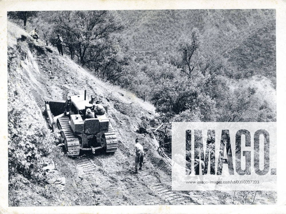 1956 Algerian War On the front, caption of the photo One of the tasks of the pacification army, construction of a track in the mountains Postcards on both sides sent in 1956, Algerian War, propaganda of the French Army see numbers kh239410 kh239411 kh239412 kh239413 Credit COllection Grob KHARBINE TAPABOR KH239410