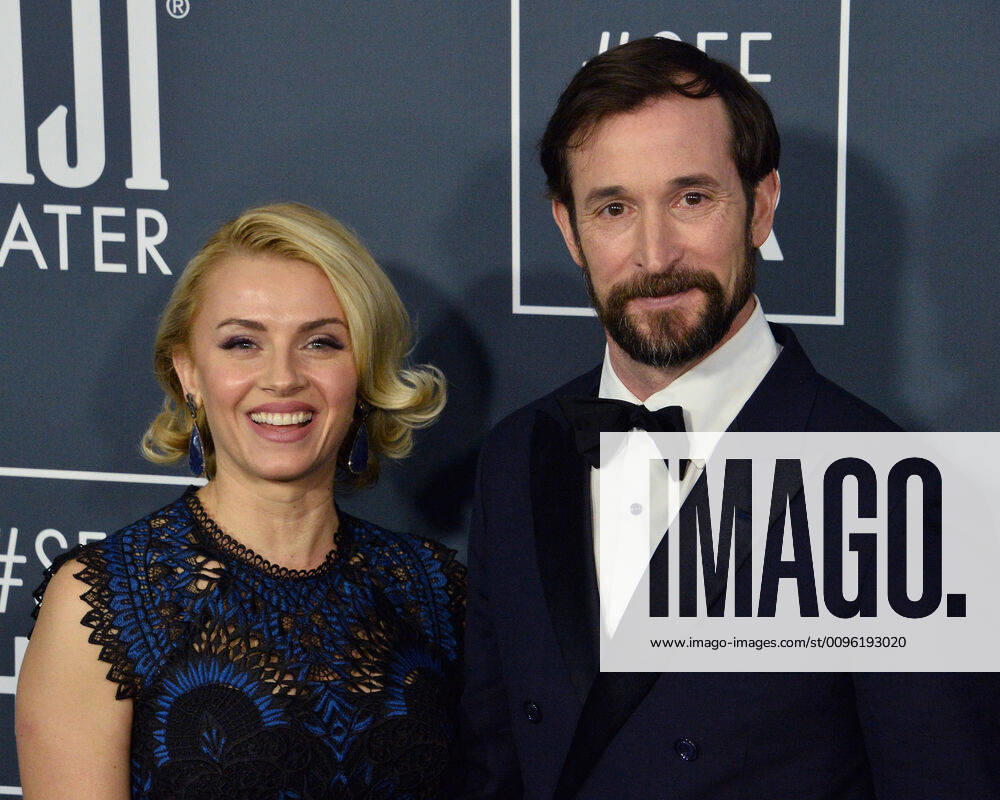 Actor Noah Wyle and his wife, actress Sara Wells attend the 25th annual Critics Choice Awards at Barker Hanger in Santa Monica, California on Sunday, January 12, 2020. LAP2020011264 JIMxRUYMEN