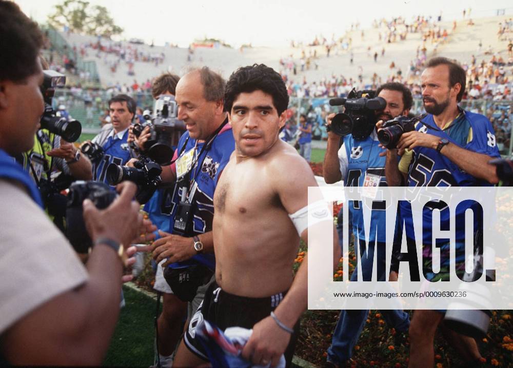 Fußball WM Italien 1990 : MARADONA Diego ,