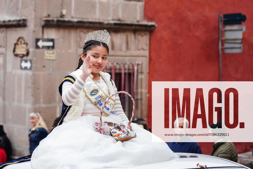 San Miguel De Allende, Guanajuato, Mexico: A young beauty queen waves during a parade through the streets to celebrate the 251st birthday of the Mexican Independence hero Ignacio Allende January 21, 2020 in San Miguel de Allende, Guanajuato, Mexico. Allende, from a wealthy family in San Miguel played a major role in the independency war against Spain in 1810 and later honored by his home city by adding his name. San Miguel De Allende Mexico - ZUMAe02_ 20200121_zaf_e02_003