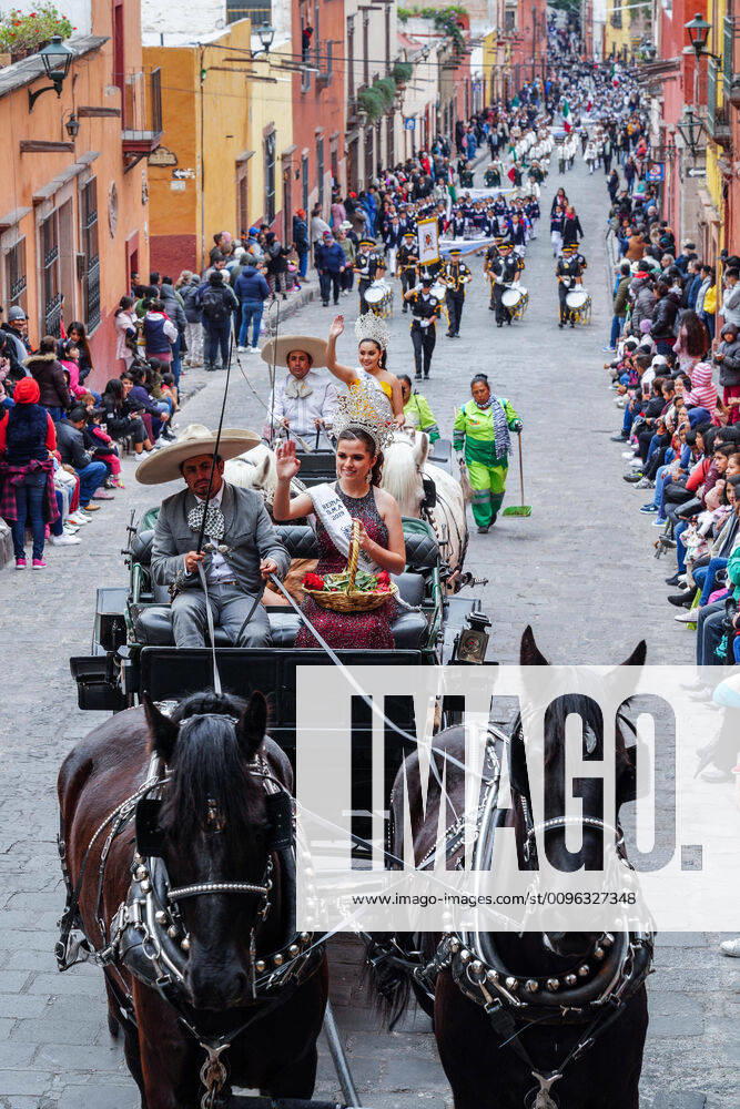 San Miguel De Allende, Guanajuato, Mexico: Beauty queens wave to the crowd from horse carriages during a parade to celebrate the 251st birthday of the Mexican Independence hero Ignacio Allende January 21, 2020 in San Miguel de Allende, Guanajuato, Mexico. Allende, from a wealthy family in San Miguel played a major role in the independency war against Spain in 1810 and later honored by his home city by adding his name. San Miguel De Allende Mexico - ZUMAe02_ 20200121_zaf_e02_009