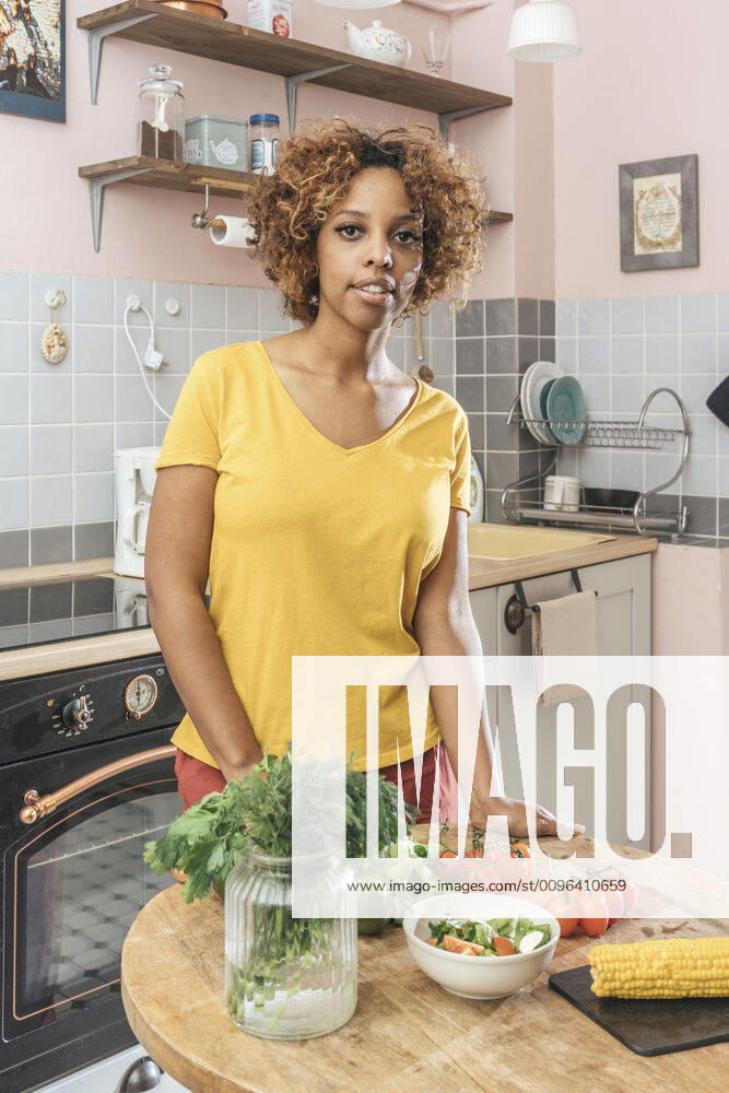 Young woman in kitchen preparing healthy meal model released Symbolfoto property released VPIF01977
