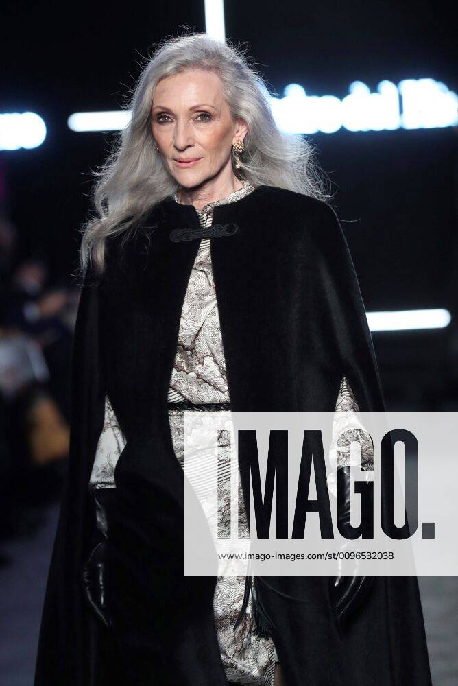Models present some of the creations by Pedro del Hierro fashion brand during a runaway held as part of Mercedes-Benz Madrid Fashion Week 2020 (MBFW Madrid) at Ifema pavilion in Madrid, Spain, 29 January 2020. MBFW Madrid 2020 !ACHTUNG: NUR REDAKTIONELLE NUTZUNG!