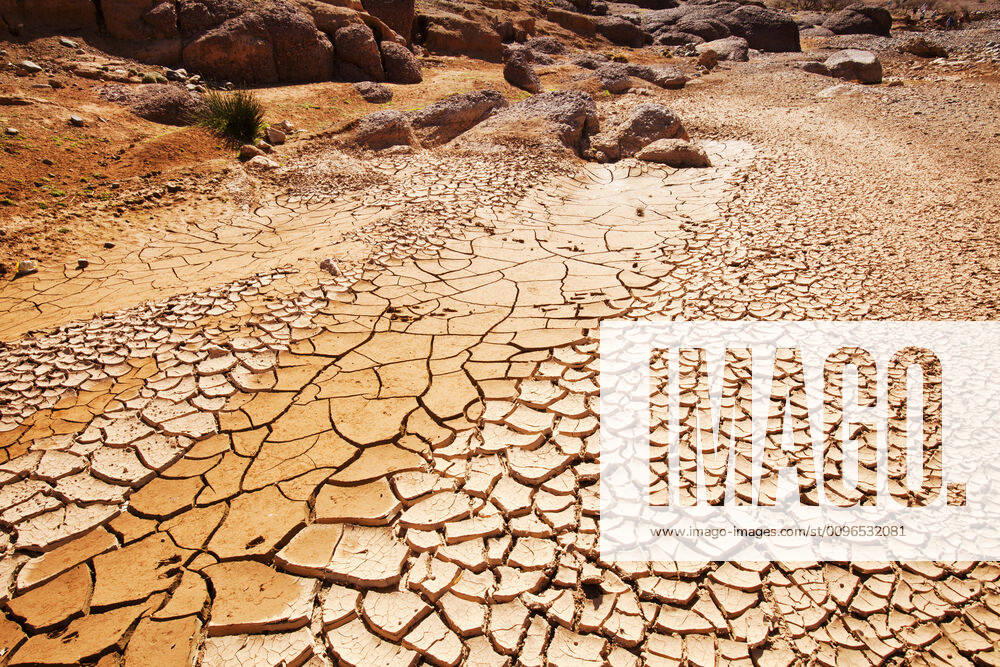 A dried up river bed in the Anti Atlas mountains of Morocco, North Africa. In recent years, rainfall totals have reduced by around 75% as a result of climate change. This has led to many Berb Tafraoute, Souss-Massa, Morocco CR_OQMH191212C-251074-01