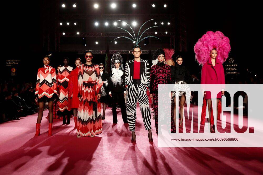 Models present creations by Spanish fashion brand Manuel Pertegaz during the Mercedes-Benz Fashion Week 2020 Madrid, in Madrid, Spain, 30 January 2020. The Fall Winter 2020 21 collections are presented at the MBFW Madrid from 28 January to 02 February 2020. Mercedes-Benz Fashion Week Madrid !ACHTUNG: NUR REDAKTIONELLE NUTZUNG!