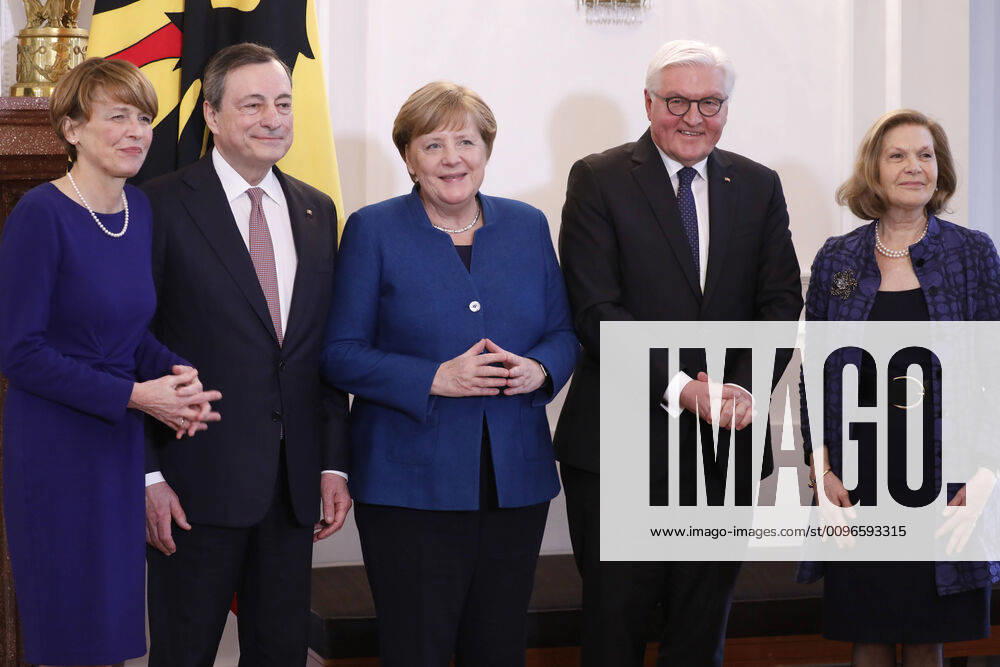 Elke Büdenbender, wife of Frank Walter Steinmeier, Mario Draghi, former President of the European Central Bank, Chancellor Angela Merkel, Federal President Frank Walter Steinmeier, Maria Serenella, wife of Mario Draghi, Germany, Berlin, Bellevue Palace, speech BPr Steinmeier and award of the Order of Merit of the Federal Republic of Germany to Mario Draghi