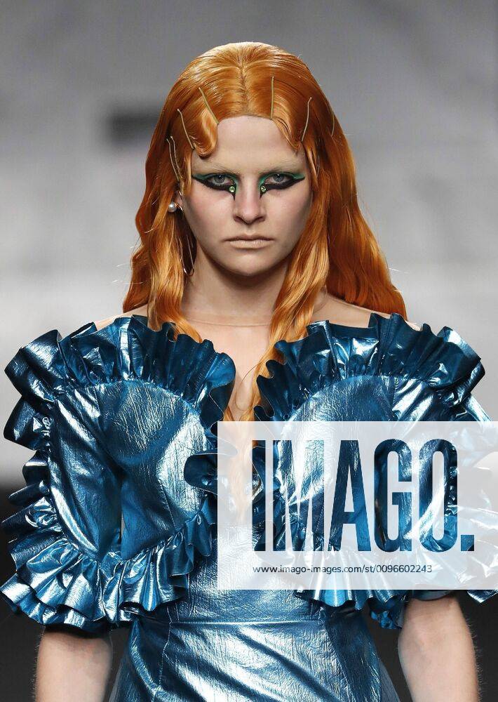 A model presents a creation of the Fall Winter 2020 21 collection by fashion designer Spanish Ana Locking during the Mercedes-Benz Fashion Week 2020 Madrid, in Madrid, Spain, 31 January 2020. The MBFW Madrid runs from 28 January to 02 February 2020. Mercedes-Benz Fashion Week Madrid !ACHTUNG: NUR REDAKTIONELLE NUTZUNG!