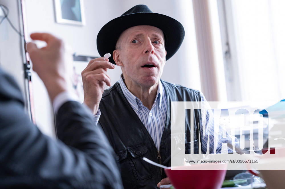 Gunther von Hagens Gunther von Hagens privately in his Plastenarium and at home in Guben Guben Germany