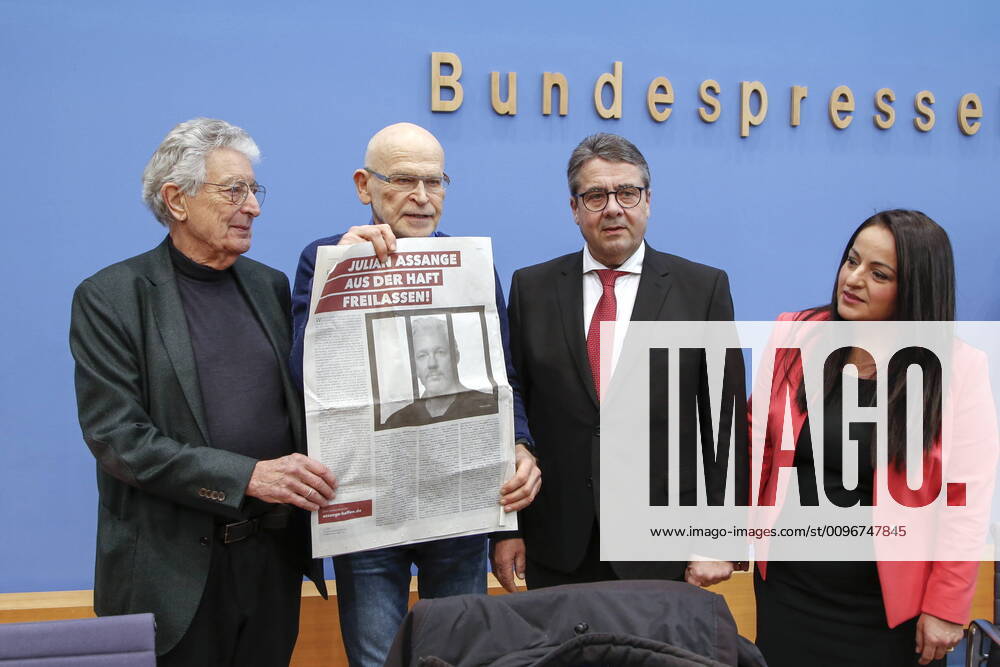Berlin, Germany Press conference Appeal for the release of Julian Assange from British extradition custody Photo by Gerhart Baum, FDP, Federal Minister (ret.), Guenter Wallraff, investigative journalist, Sigmar Gabriel, SPD, Federal Minister (ret.) and Sevim Dagdelen, MdB, DIE LINKE