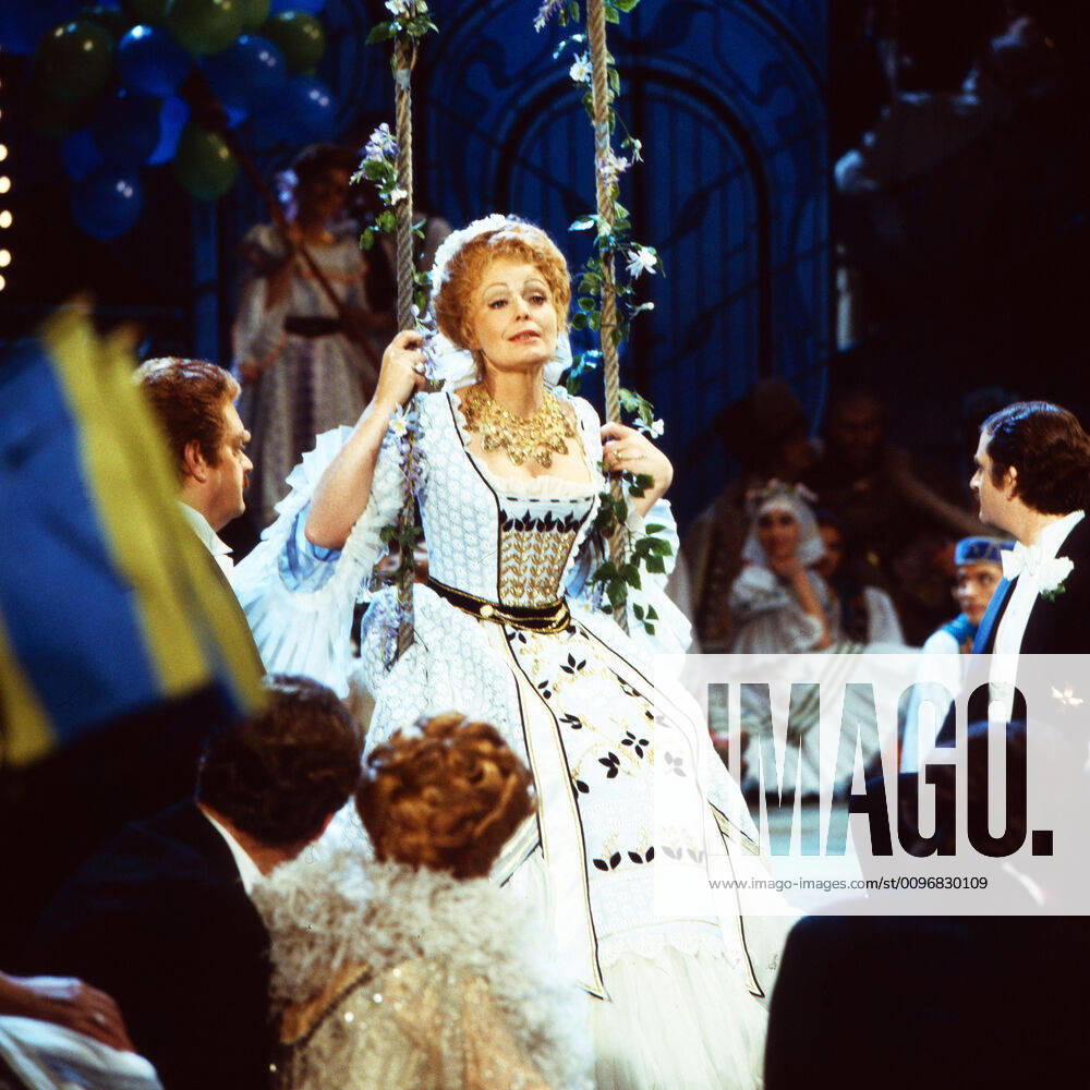 Gwyneth Jones, 85. Geburtstag am 7. November Aufzeichnung der Aufführung der Operette Die lustige Witwe von Franz Lehar in der Deutschen Oper Berlin, Deutschland 1979. Grimm 1126. Mitwirkende: Gwyneth Jones Nur redaktionelle Nutzung. Editorial usage only.