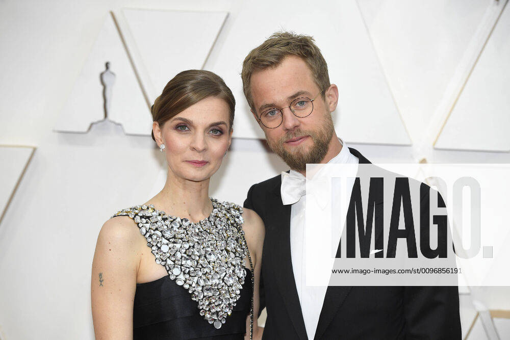 HILDUR Gudnadottir AMD SAM SLATER during red carpet arrivals for the 92nd Academy Awards, presented by the Academy of Motion Picture Arts and Sciences (AMPAS), at the Dolby Theatre in Hollywood. Los Angeles USA - ZUMAz03_ 20200209_zbp_z03_042