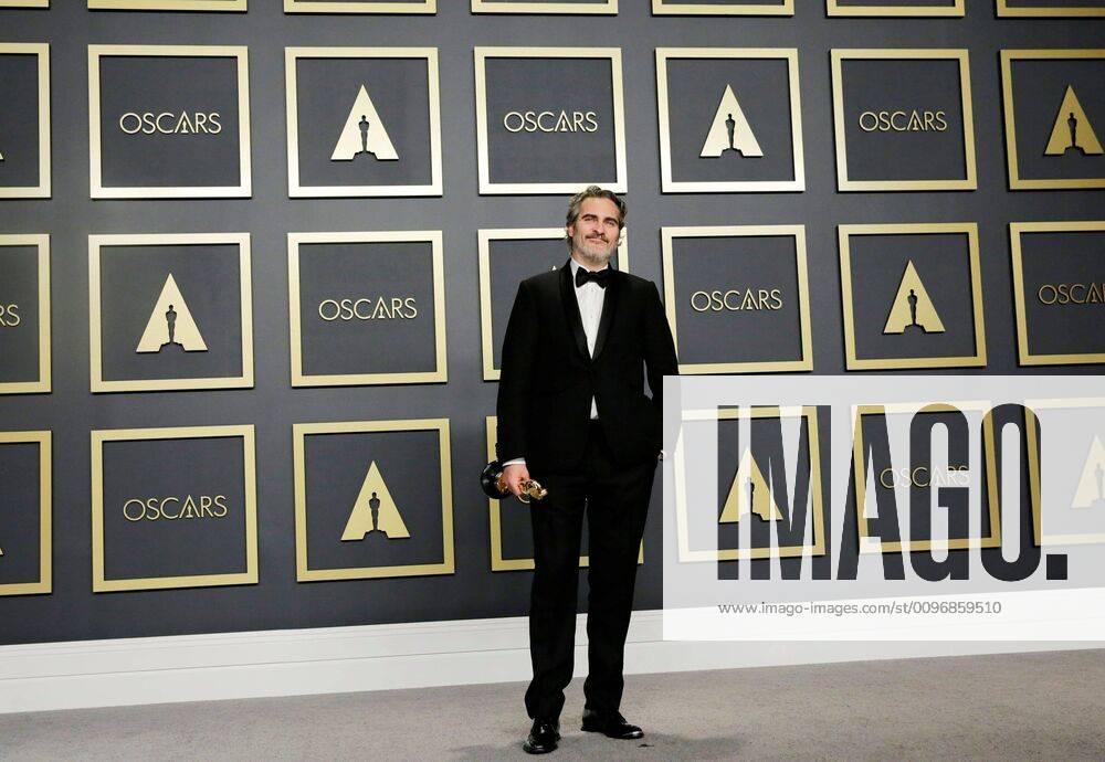 US actor Joaquin Phoenix poses in the press room with his Oscar for Best Leading Actor for his role in the film Joker during the 92nd Annual Academy Awards ceremony, at the Dolby Theater in Hollywood, California, US, 09 February 2020. EFE Armando Arorizo 92nd Annual Academy Awards ceremony in Hollywood !ACHTUNG: NUR REDAKTIONELLE NUTZUNG!