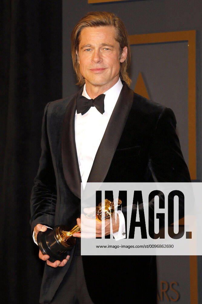 Brad Pitt, the actor and award winner Best Supporting Actor in the Winner Photocall at the 92 Academy Awards Oscars on 9 02 220 at the Press Room in Hollywood, Los Angeles 92th Annual Academy Awards Press Room Winner Photocall