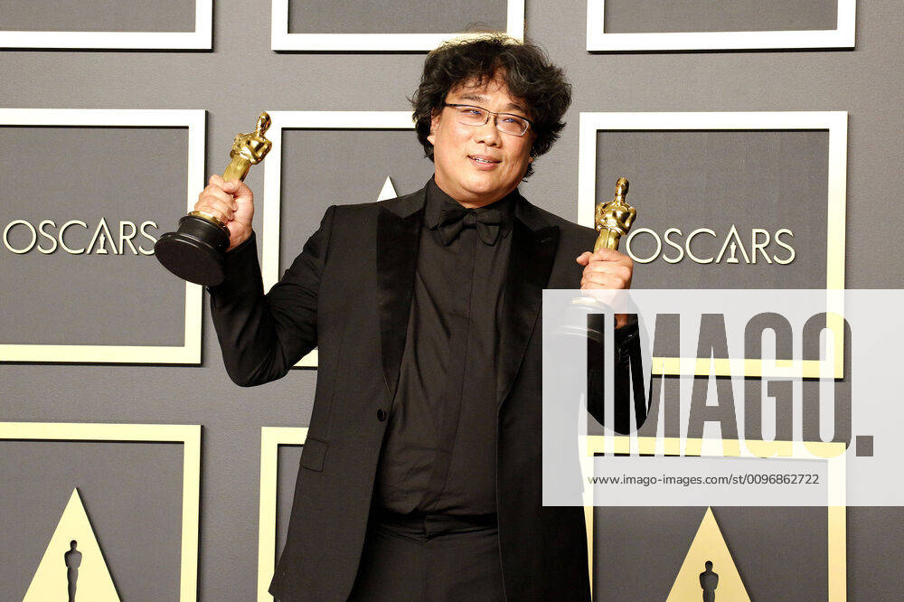 Bong Joon ho, the director and award winner Best Film and Directing at the Winner Photocall at the 92 Academy Awards Oscars on 9 02 220 at the Press Room in Hollywood, Los Angeles 92th Annual Academy Awards Press Room Winner Photocall