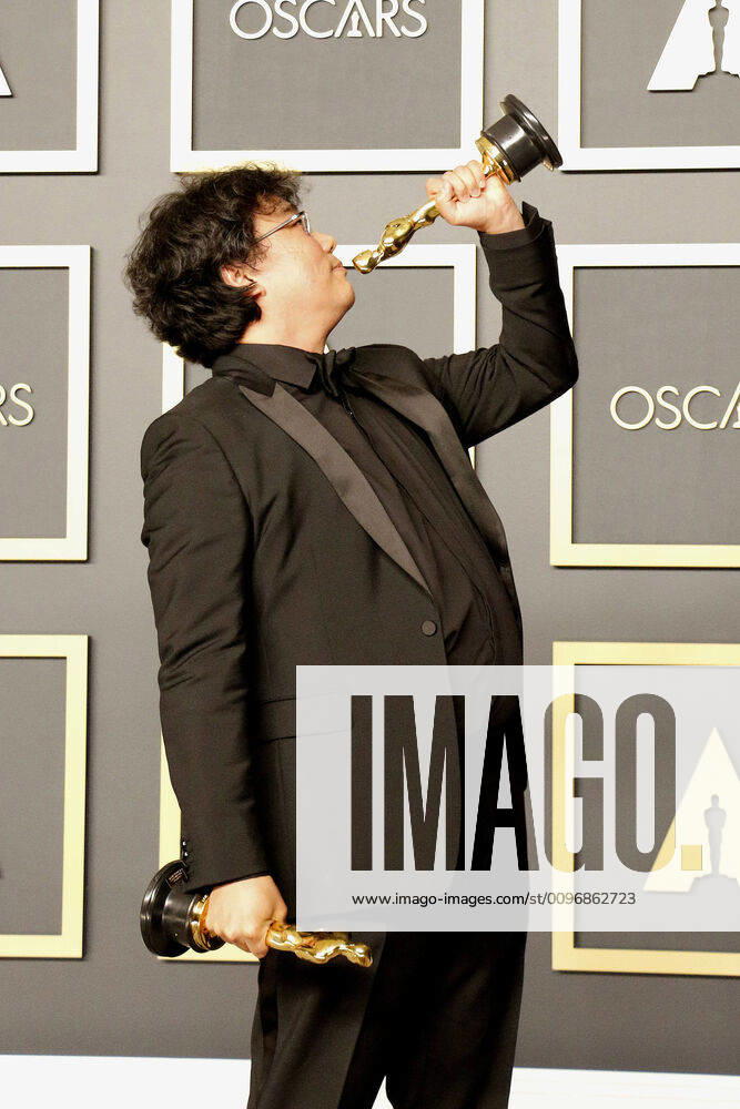 Bong Joon ho, the director and award winner Best Film and Directing at the Winner Photocall at the 92 Academy Awards Oscars on 9 02 220 at the Press Room in Hollywood, Los Angeles 92th Annual Academy Awards Press Room Winner Photocall
