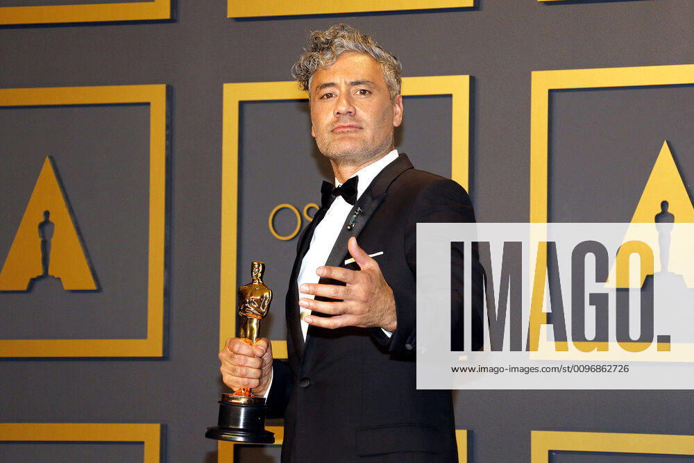 Taika Waititi, the actor and award winner Best Adapted Screenplay by the winner Photocall at the 92 Academy Awards Oscars on 9 02 220 at the Press Room in Hollywood, Los Angeles 92th Annual Academy Awards Press Room Winner Photocall