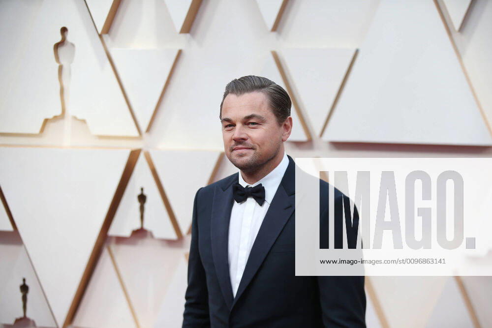 (200210) -- LOS ANGELES, Feb. 10, 2020 -- Leonardo DiCaprio arrives for the red carpet of the 92nd Academy Awards at the Dolby Theatre in Los Angeles, the United States, Feb. 9, 2020. ) U.S.-LOS ANGELES-OSCARS-RED CARPET LixYing