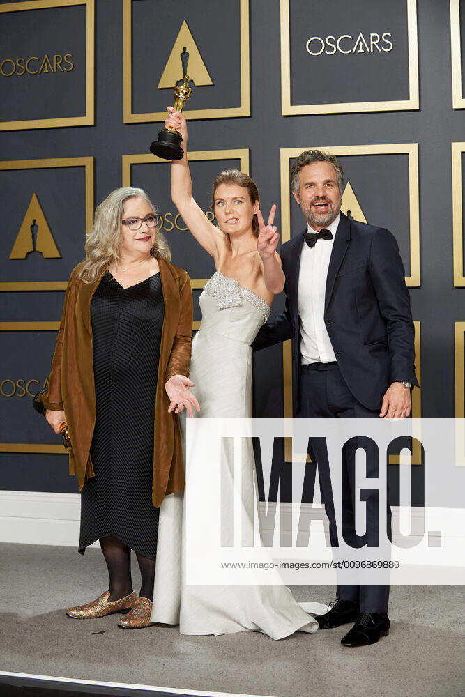Mark Ruffalo, Carol Dysinger and Elena Andreicheva pose backstage with the Oscar for Documentary Short Subject during the live ABC Telecast of The 92nd Oscars at the Dolby Theatre in Hollywood, CA on Sunday, February 9, 2020. Los Angeles CA USA