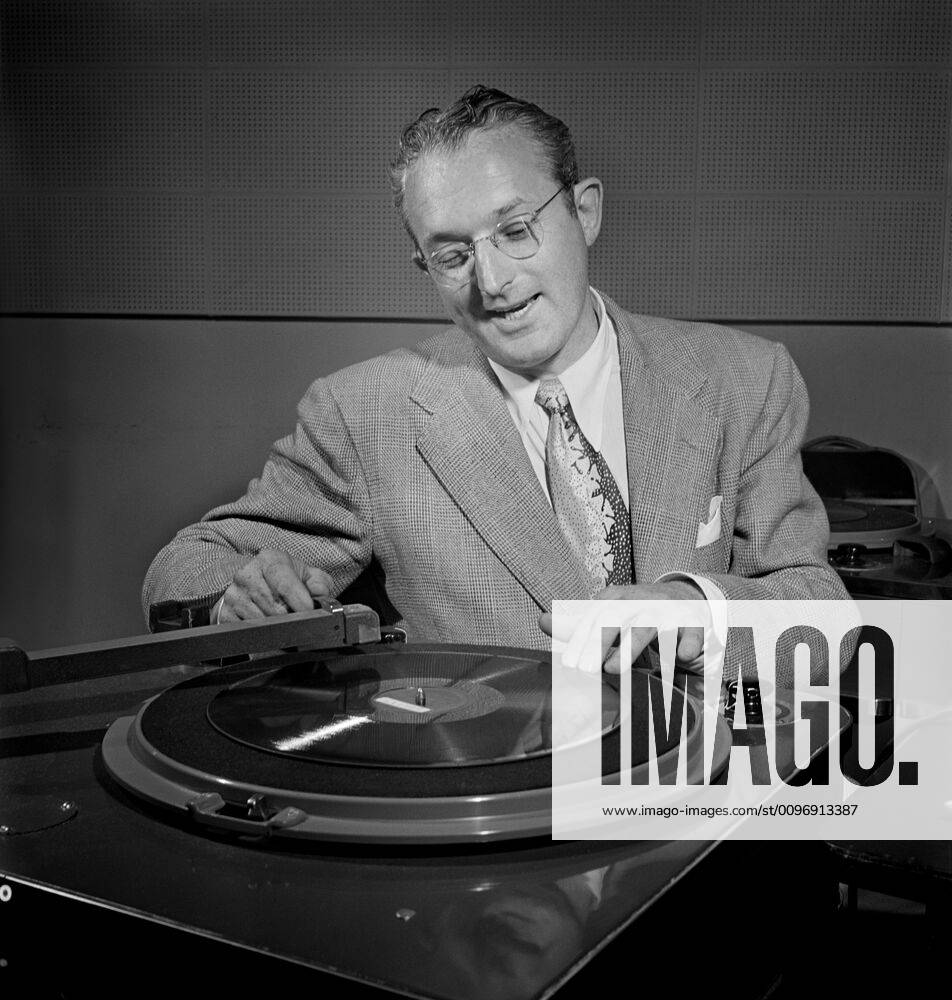 Tommy Dorsey, WMCA, New York City, New York, USA, photograph by William P. Gottlieb, October 1947