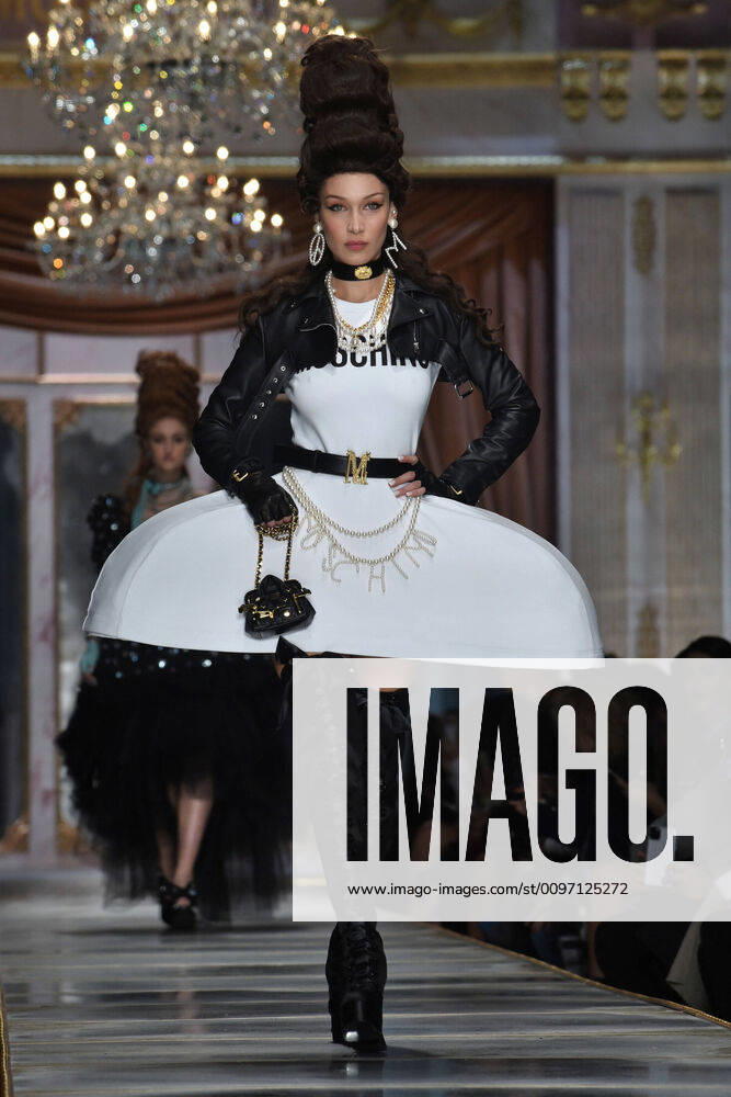 Milan Fashion Week, Woman Fall Winter. 2020 2021 Milan, Women s Fashion Autumn Winter 2020.2021 Moschino Fashion Show Pictured: Model