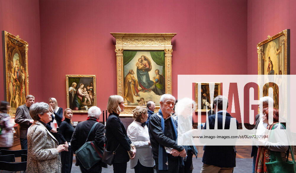 GER Sachsen Dresden Reopening of the Semper Building at the Zwinger with the Old Masters Painting Gallery and the Sculpture Collection with a special focus on the Sistine Madonna by Raphael ddbd