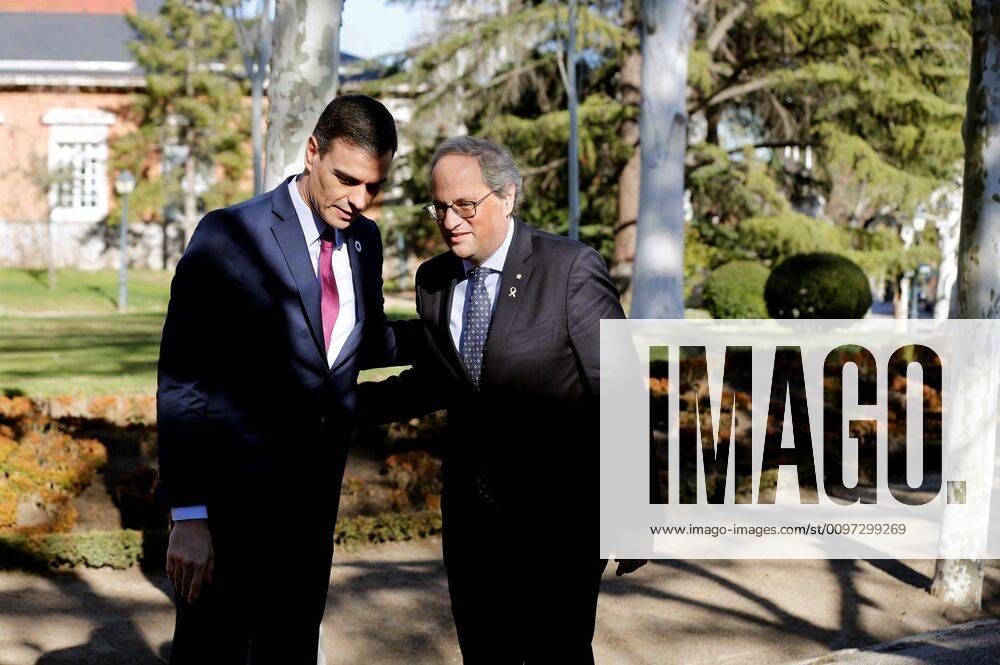 Spanish Prime Minister Pedro Sanchez (L) welcomes Catalan regional President Quim Torra (R) prior to the first meeting between the Spanish central Government and the Catalan regional authorities to solve the Catalan issue at the Moncloa palace in Madrid, Spain, 26 February 2020. Spanish central Government and the Catalan regional authorities meet in Madrid !ACHTUNG: NUR REDAKTIONELLE NUTZUNG!