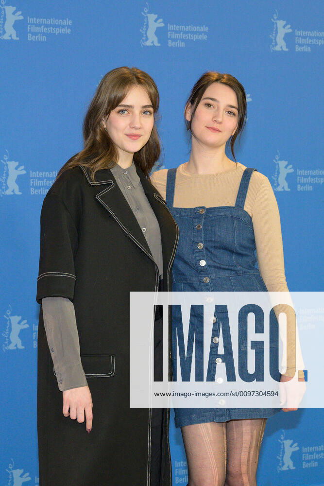 Berlin GER, Berlin, 25 02 2020, 70 Berlinale, Berlin rarley sometimes always v l Talia Ryder Actress, Sidney Flanigan Actress, 25 02 2020, Photocall never rarley sometimes always, Berlin,