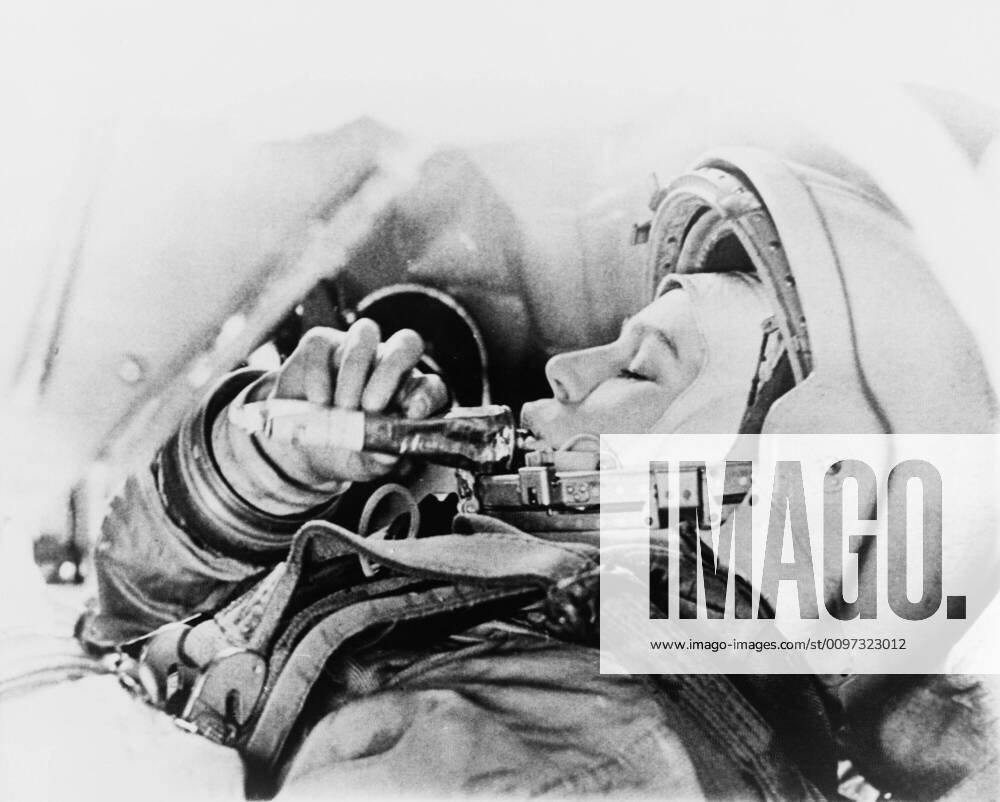 Valentina Vladimirovna (b.1937) Russian cosmonaut and the first woman in space eating from a food tube during training. Courtesy Everett Collection PUBLICATIONXNOTxINxCANxCHNxFRAxITAxJPNxNORxPOLxRUSxESPxUKxUSA