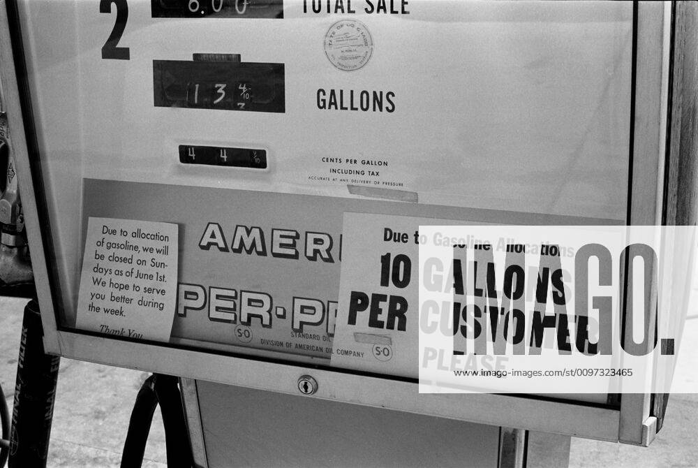 Gas pump restricting gas purchases to 10 gallons during the first Oil Crisis of 1973. Denver, Colorado, August 1973. Courtesy Everett Collection PUBLICATIONXNOTxINxCANxCHNxFRAxITAxJPNxNORxPOLxRUSxESPxUKxUSA