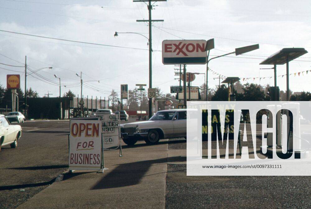 Gasoline Station stays open for business but has no gasoline to sell during the Energy Crisis in October 1973. Courtesy Everett Collection PUBLICATIONXNOTxINxCANxCHNxFRAxITAxJPNxNORxPOLxRUSxESPxUKxUSA