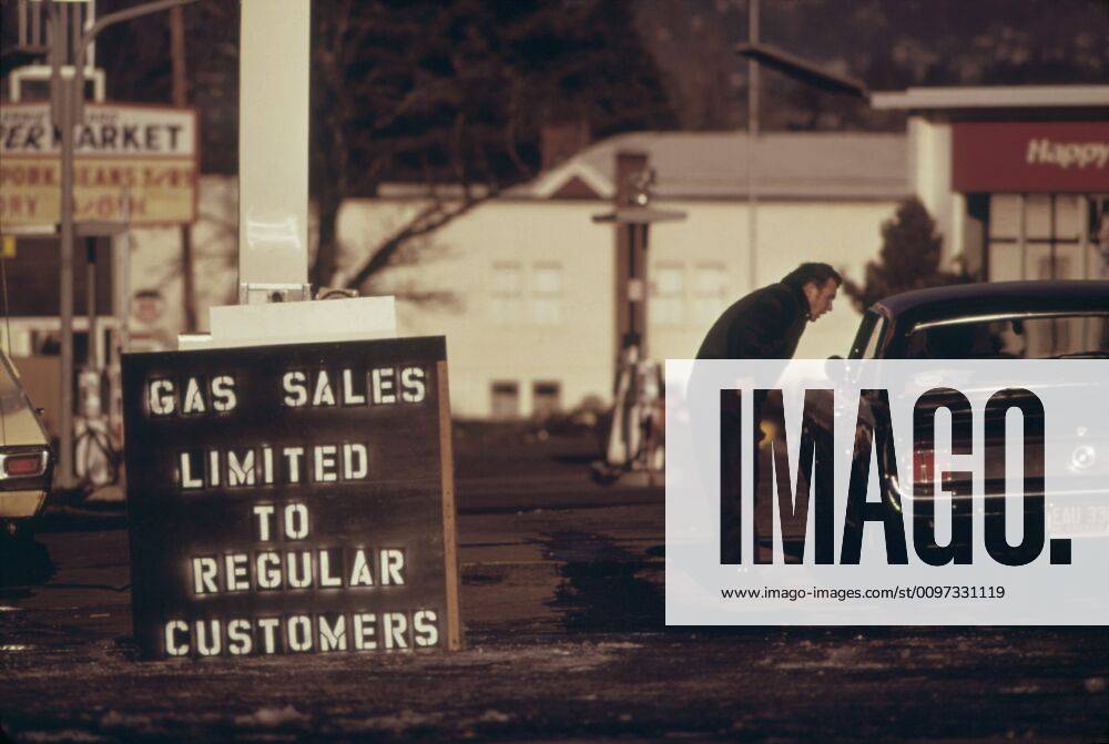 Gas Sales Limited to Regular Customers reads a sign at an Tigard Oregon during the 1973-74 energy crisis. Courtesy Everett Collection PUBLICATIONXNOTxINxCANxCHNxFRAxITAxJPNxNORxPOLxRUSxESPxUKxUSA