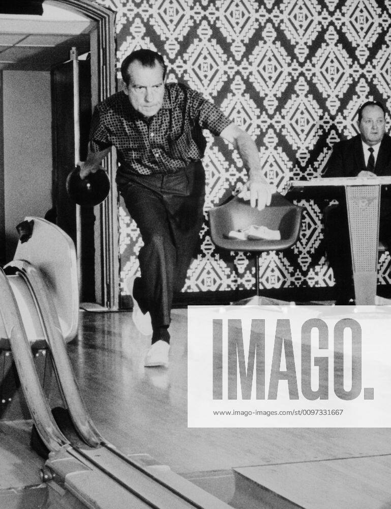Richard Nixon bowling at the White House bowling alley. 1970. Courtesy Everett Collection PUBLICATIONXNOTxINxCANxCHNxFRAxITAxJPNxNORxPOLxRUSxESPxUKxUSA