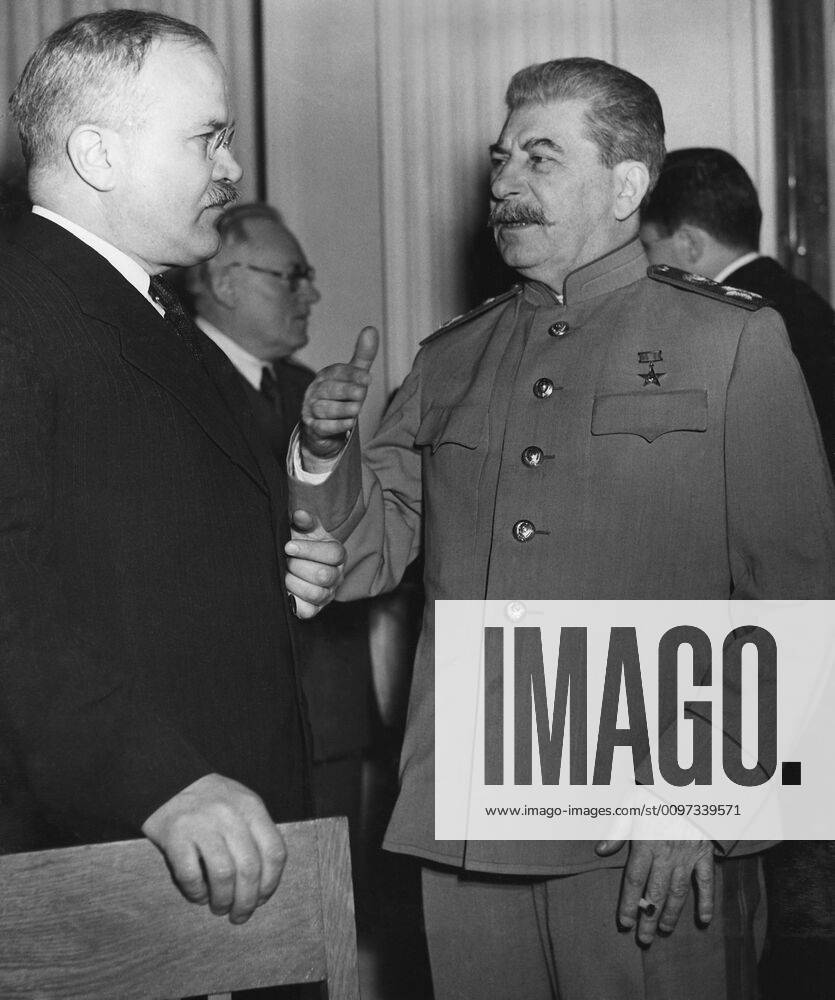 Joseph Stalin talks with his Foreign Minister Molotov at the Yalta Conference, Crimea. February 4–11, 1945. World War 2. (BSLOC_2014_8_183) For usage credit please use; PUBLICATIONXNOTxINxCANxCHNxFRAxITAxJPNxNORxPOLxRUSxESPxUKxUSA