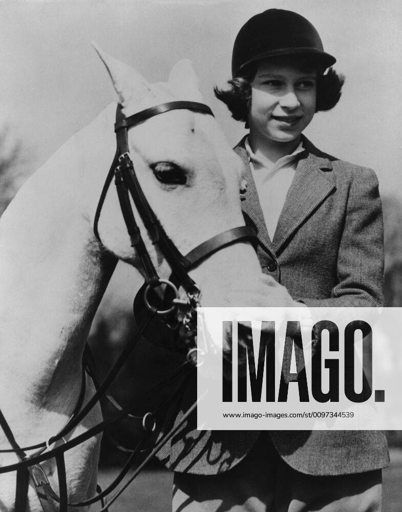 Princess Elizabeth with a white pony on her thirteenth birthday in 1939. - (BSLOC_2015_1_45) For usage credit please use; PUBLICATIONXNOTxINxCANxCHNxFRAxITAxJPNxNORxPOLxRUSxESPxUKxUSA