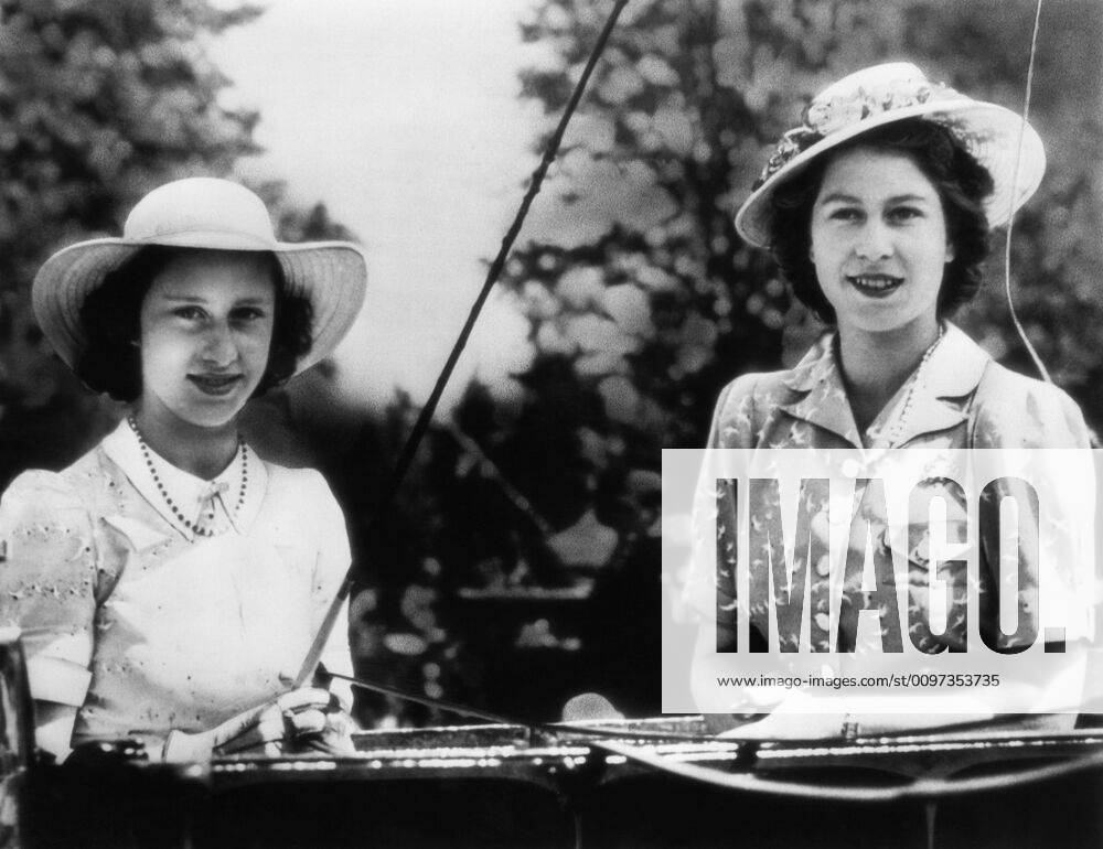 British Royal Family. Future Countess of Snowdon Princess Margaret and Future Queen of England Princess Elizabeth at the Windsor Royal Horse Show, May 27, 1944. Courtesy Everett Collection PUBLICATIONXNOTxINxCANxCHNxFRAxITAxJPNxNORxPOLxRUSxESPxUKxUSA