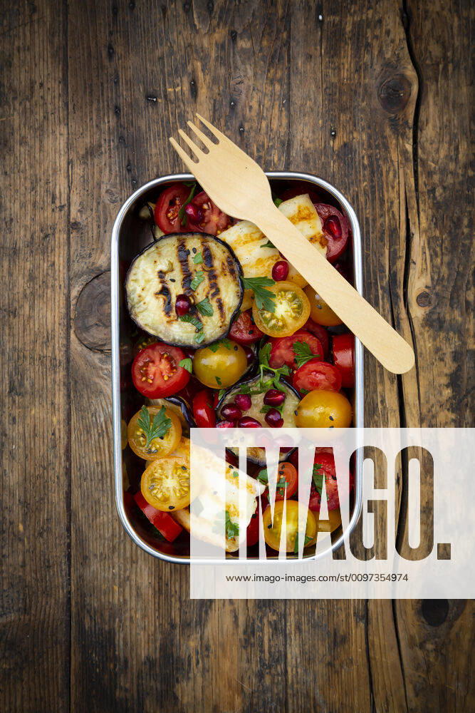 Lunch box with tomato salad with grilled vegetables and halloumi cheese, pomegranate seeds, sumac, black sesame and parsley LVF08551