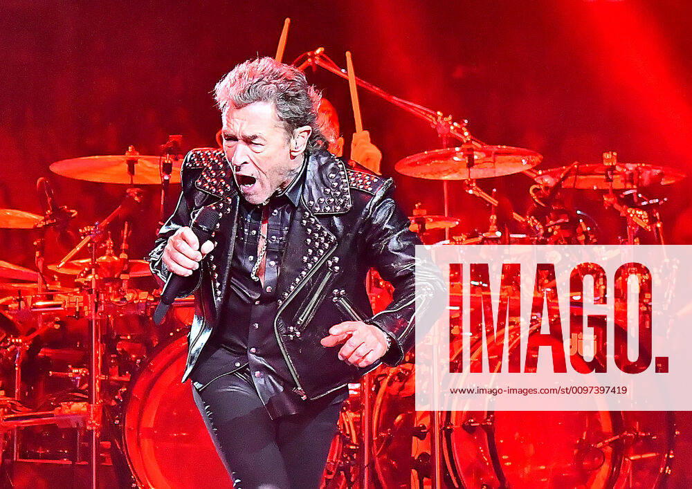 entertainment music, Peter Maffay concert, from l Peter Maffay anniversary tour in the Mercedes Benz Arena Berlin,29 02 2020 Berlin