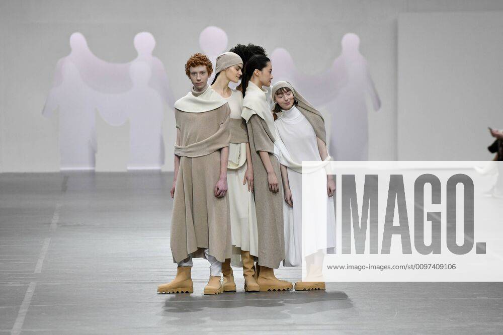 (200301) -- PARIS, March 1, 2020 (Xinhua) -- Models present creations by Issey Miyake during Women s Fall Winter 2020-2021 Ready-to-Wear collection fashion show in Paris, France, on March 1, 2020. (Photo by Piero Biasion Xinhua) FRANCE-PARIS-FASHION WEEK-ISSEY MIYAKE