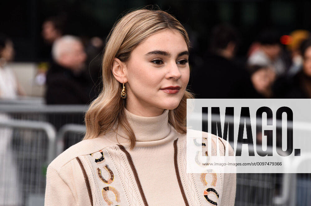 Stefanie Giesinger a l arrivee du defile Miu Miu CELEBRITES : Miu Miu fashion week - Paris - 03 03 2020 FedericoPestellini Panoramic