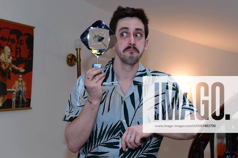 Announcement of the Grimme Awards 2020 on 03 03 2020 at the Grillo Theater in Essen The German web video producer, voice imitator, musician, presenter and comedian Marti Fischer, holds the award in his hands at a press conference for the announcement of the Grimme Awards 2020. xRx