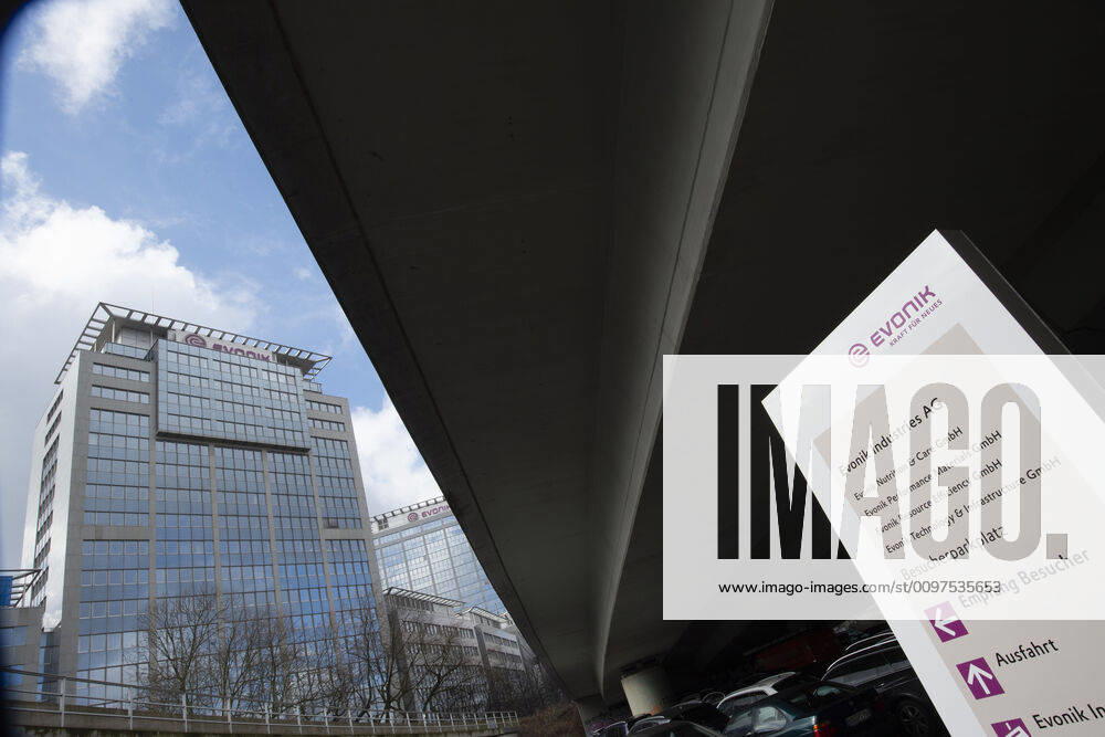 The corporate headquarters of Evonik Industries AG in Essen, exterior view, high-rise, administration building, architecture, Annual Press Conference of Evonik Industries AG in Essen