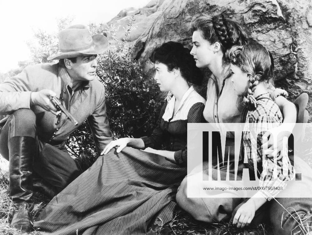 ESCORT WEST, from left: Victor Mature, Faith Domergue, Elaine Stewart, Reba Waters, 1958 Courtesy Everett Collection PUBLICATIONXNOTxINxCANxCHNxFRAxITAxJPNxNORxPOLxRUSxESPxUKxUSA