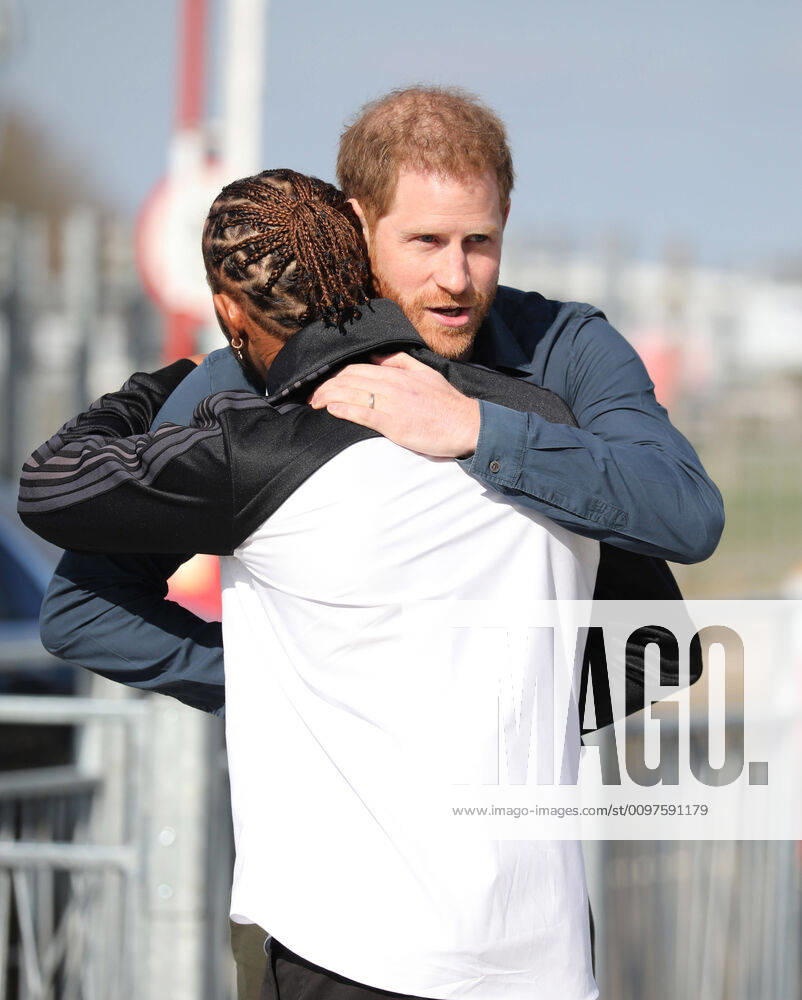 Bilder des Jahres 2020, Entertainment 03 März Entertainment Themen der Woche KW10 Prince Harry, Duke of Sussex, officially opens The Silverstone Experience, an immersive museum that tells the story of the past, present and future of British Motor Racing. Prince Harry, Duke of Sussex, was joined by Lewis Hamilton (Formula One World Champion), at Silverstone race circuit, Silverstone, Northants, UK, on March 6, 2020.
