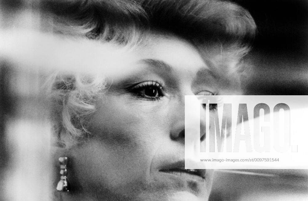 THE GRIFTERS, Anjelica Huston, 1990, © Miramax courtesy Everett Collection ©Miramax Courtesy Everett Collection PUBLICATIONXNOTxINxCANxCHNxFRAxITAxJPNxNORxPOLxRUSxESPxUKxUSA