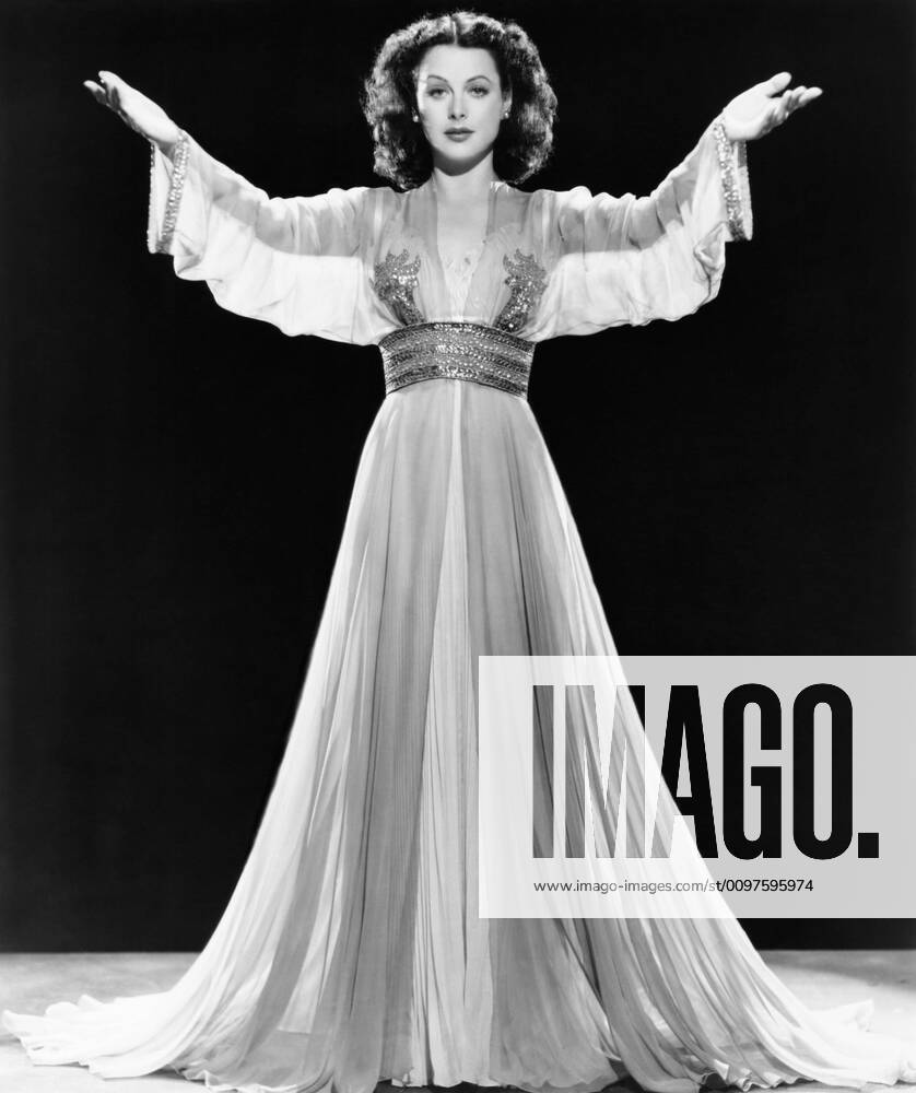 IMAGO ICONS: Hedy Lamarr THE HEAVENLY BODY, Hedy Lamarr, in a gown by Irene, 1944 Courtesy Everett Collection PUBLICATIONXNOTxINxCANxCHNxFRAxITAxJPNxNORxPOLxRUSxESPxUKxUSA