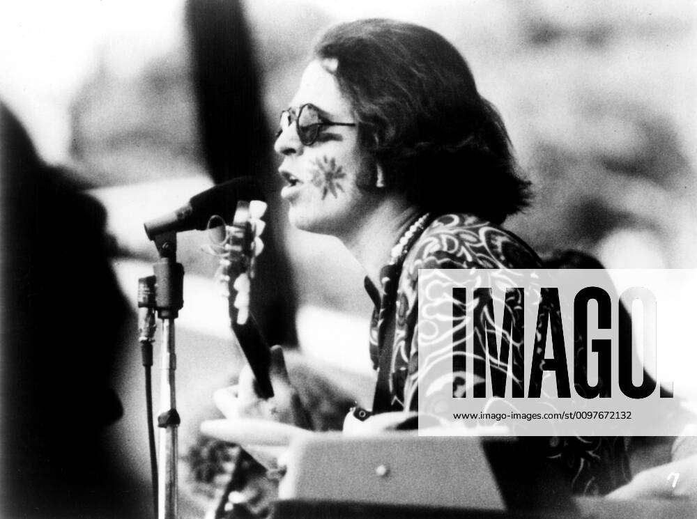 MONTEREY POP, Country Joe McDonald, 1968 Courtesy Everett Collection PUBLICATIONXNOTxINxCANxCHNxFRAxITAxJPNxNORxPOLxRUSxESPxUKxUSA