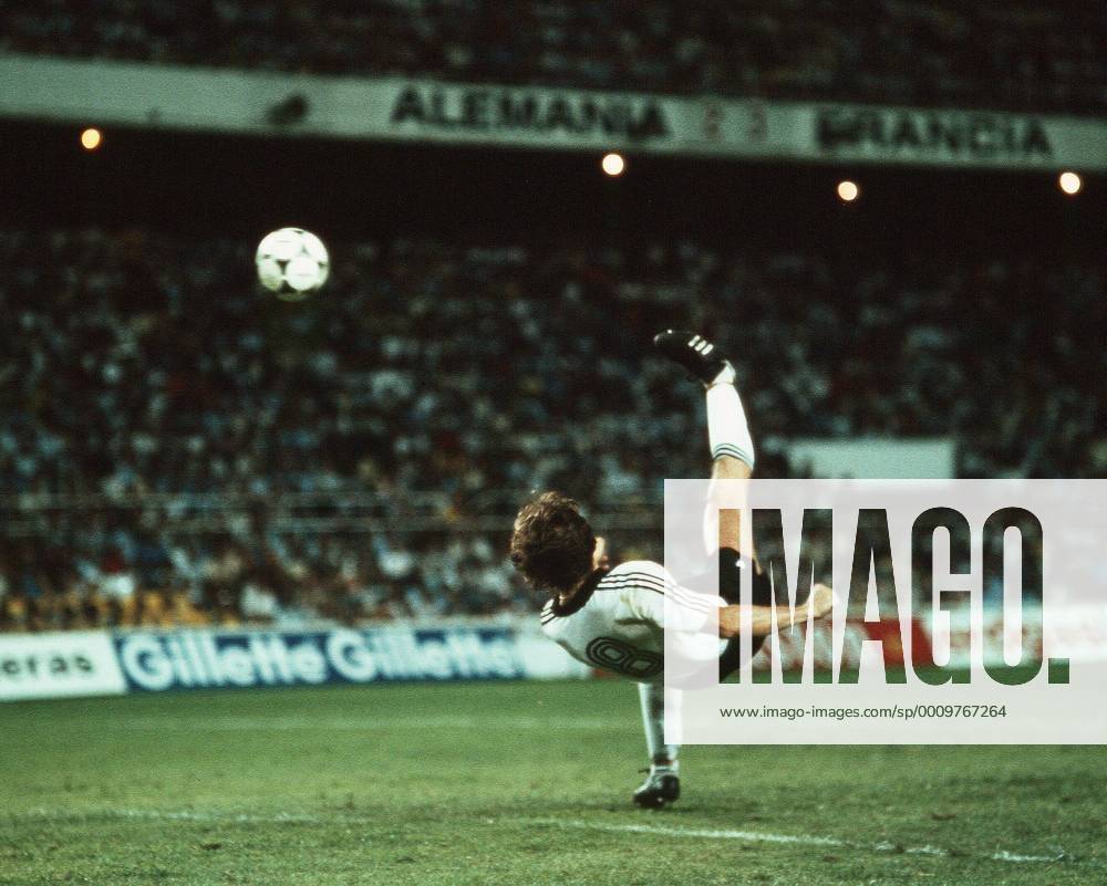 Fussball WM Weltmeisterschaft 1982 82 in Spanien, Deutschland vs. Frankreich, BRD-FRA , 3:3 klaus Fischer