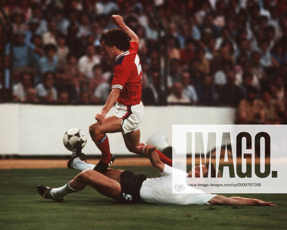 Fussball WM Weltmeisterschaft 1982 82 in Spanien, Deutschland vs. England BRD-England , unten : Bernd Förster