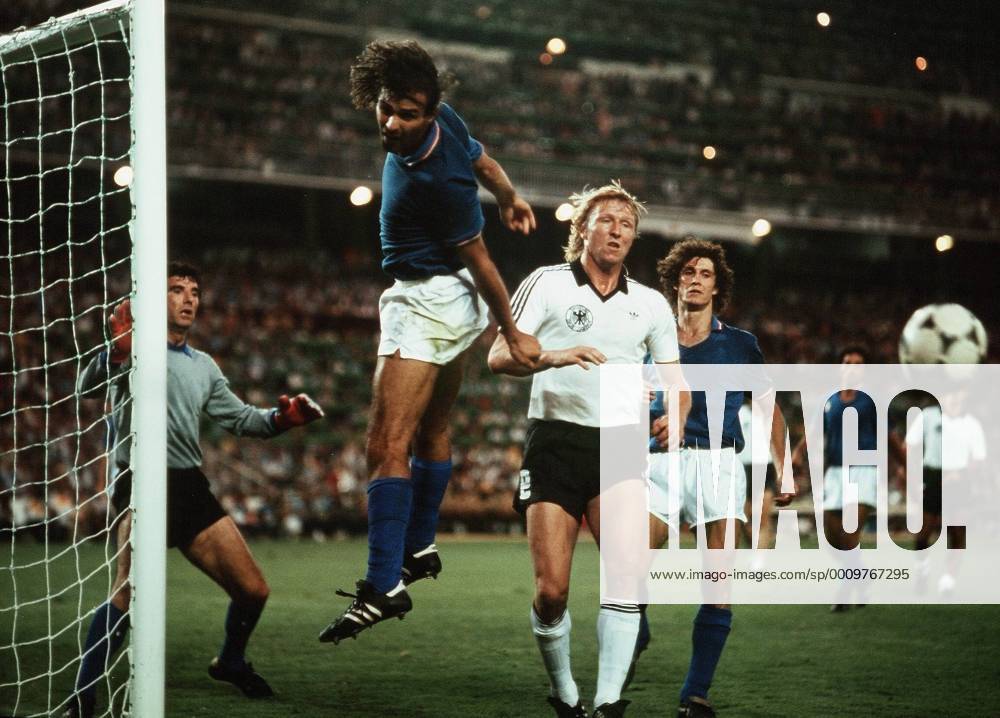 Fussball WM Weltmeisterschaft 1982 82 in Spanien, Deutschland BRD-Italien: Horst Hrubesch, Cabrini
